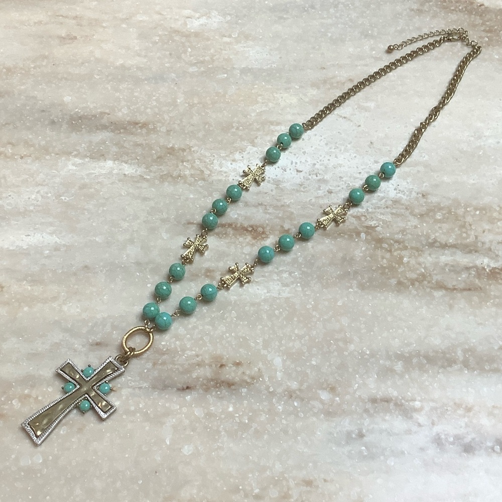 😍Turquoise Bead and Cross Pendant Necklace😍NWOT
